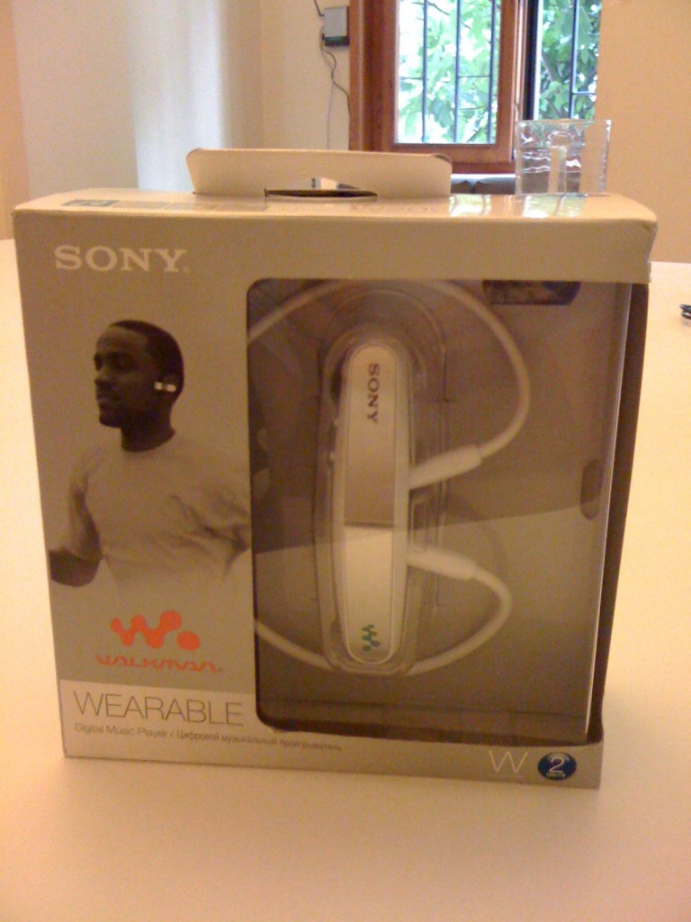 Sony, W serisi (Wearable - Giyilebilir) serisi Walkman'lerini çok şık bir ambalaja koymuş. Takdir.