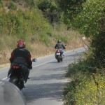 Ağva yolunda Eren ve ben İşte bu epik bir poz. Arkada salınan Eren'in R6'sı bütün karizmamı resetliyor ama olsun.